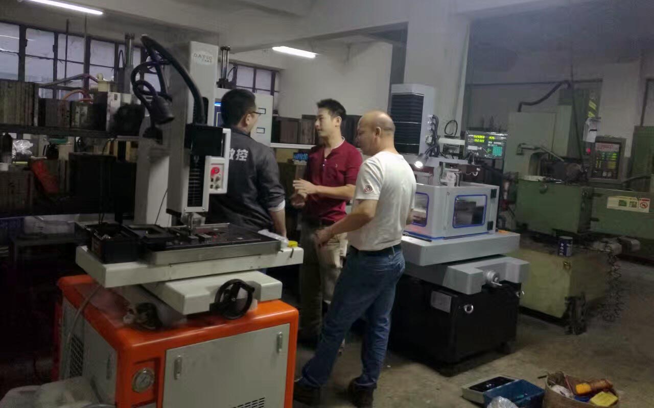 电竞娱乐tv现场安装培训照片1