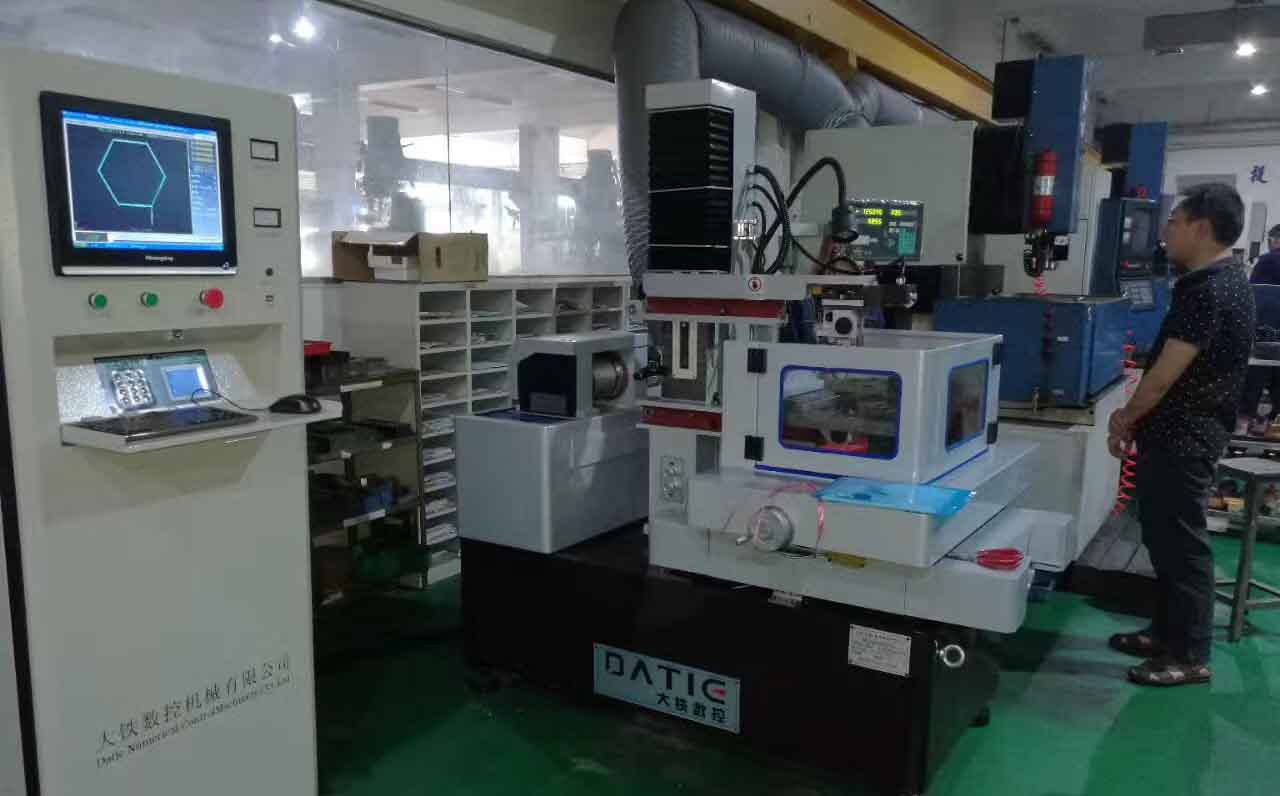 东莞（东洋塑胶制品）DE320中走丝客户现场照片